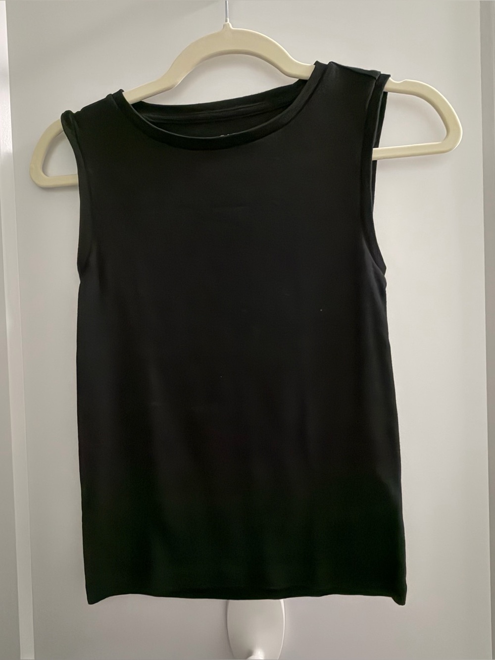 Women’s GAP black muscle tank
